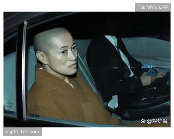 贝林厄姆拎着塑料袋从豪车里下来，笑死，这反差简直离谱